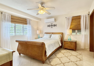 Large 2 Bedroom 2 Bath close to Beach